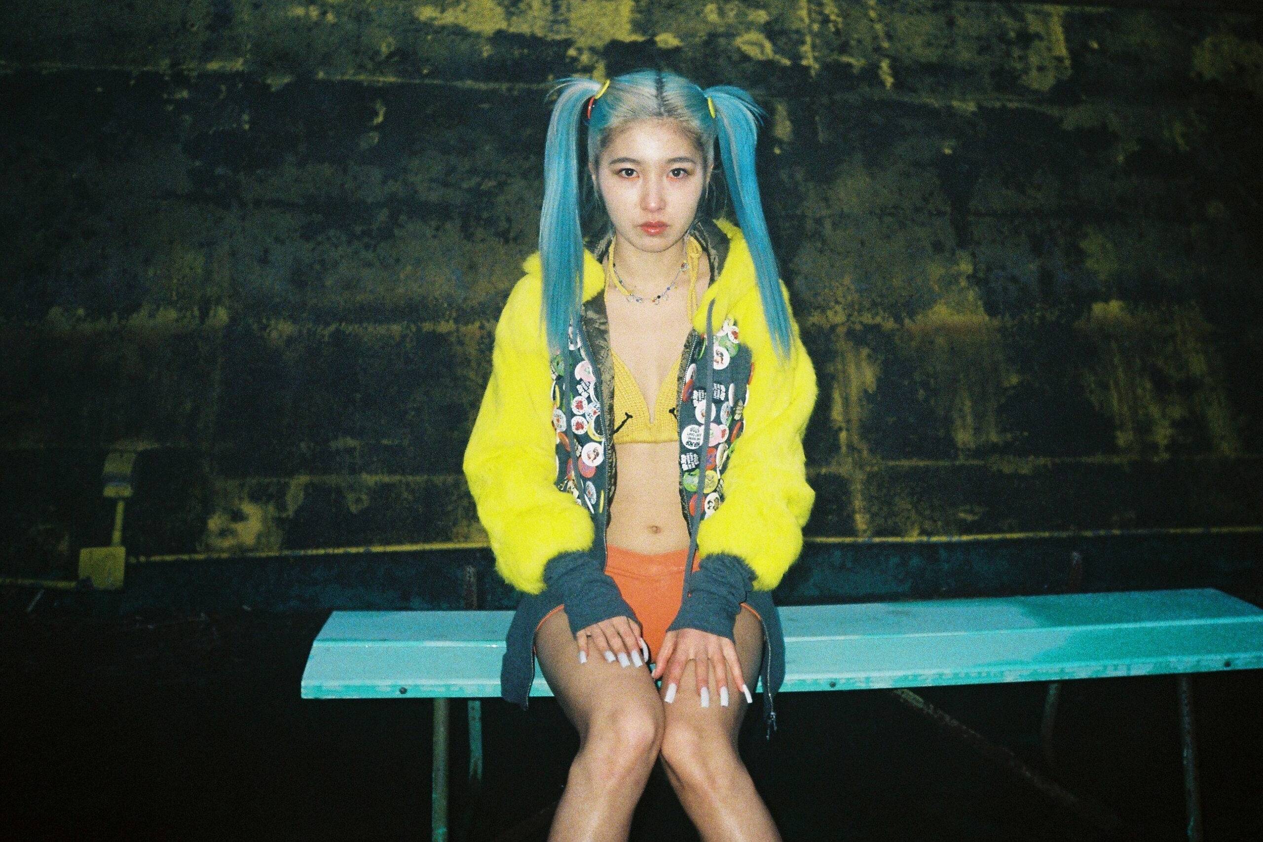 Pressebild von Aya Gloomy, deren Song „2 Star“ heute unser Track des Tages ist.