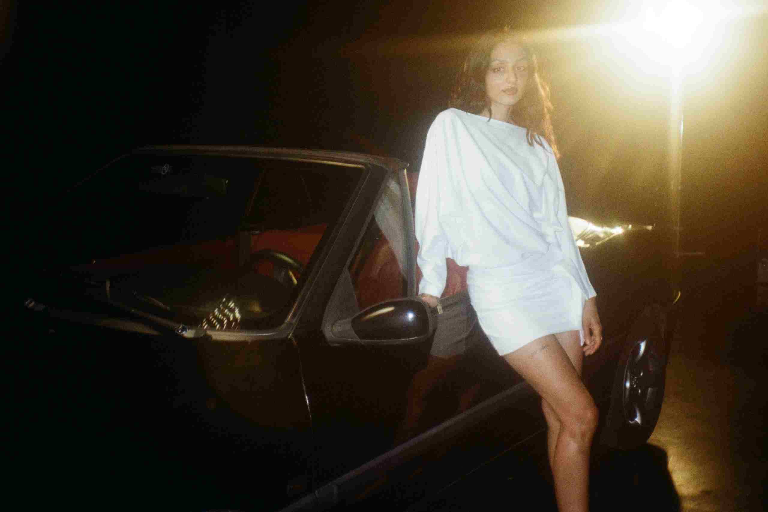 Pressebild von Sofie Royer, deren Song „Auto“ heute unser Track des Tages ist.