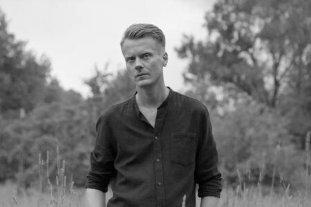 Dezente Raffinesse: „Over You“ von Dylan Mondegreen