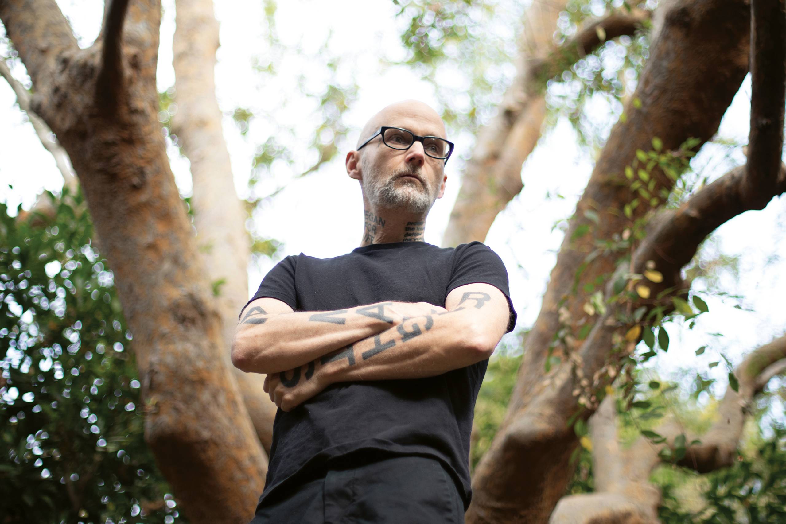 Pressebild von Moby, dessen Song „Should Sleep“ heute unser Track des Tages ist.