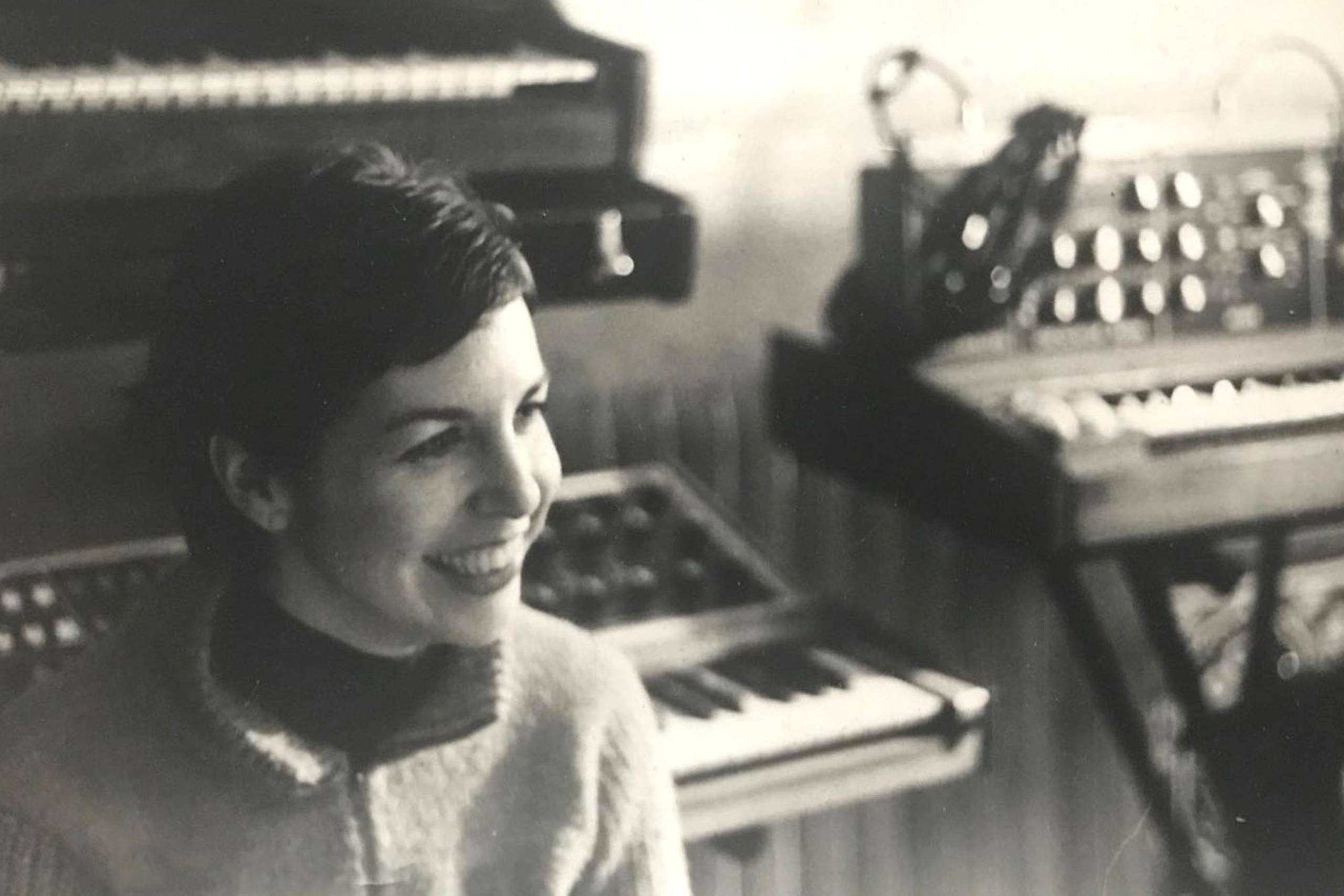 Viva Marina: „Surround Yourself In Sound“ von Evelyn Pope