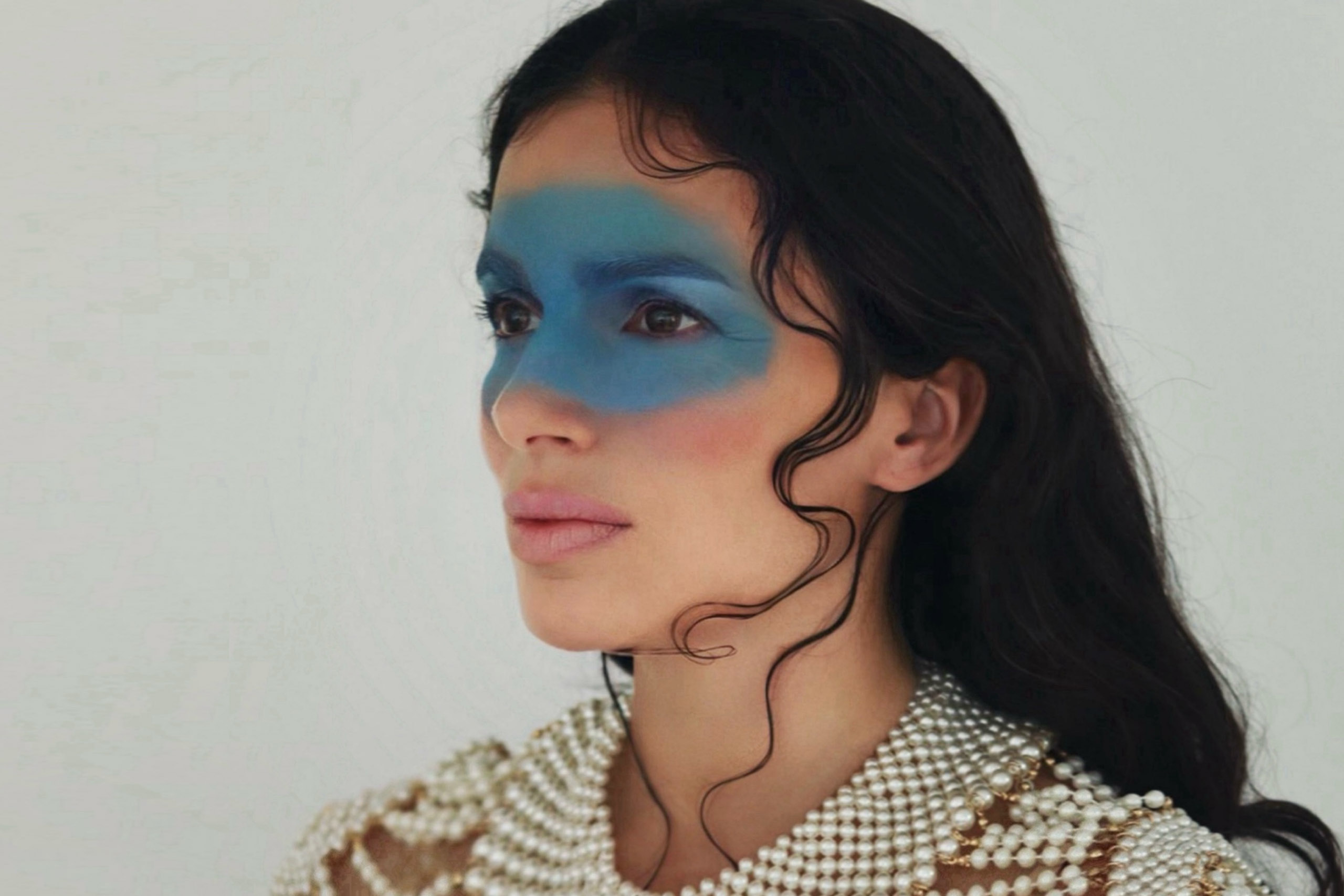 Pressebild von Yael Naim, deren Song „Multicolor“ heute unser Track des Tages ist.