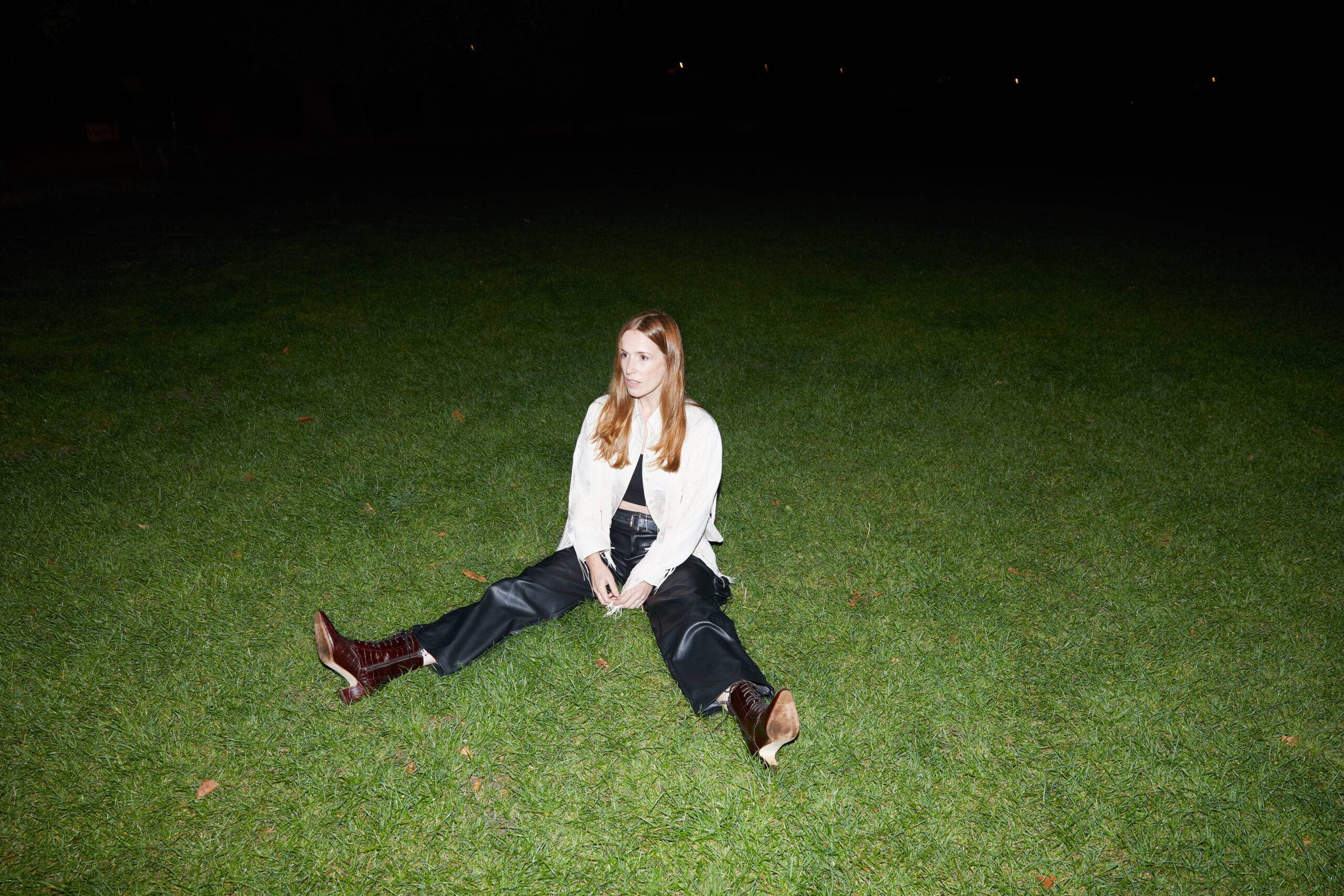 Pressebild von Anna Prior, deren Song „True For You“ heute unser Track des Tages ist.