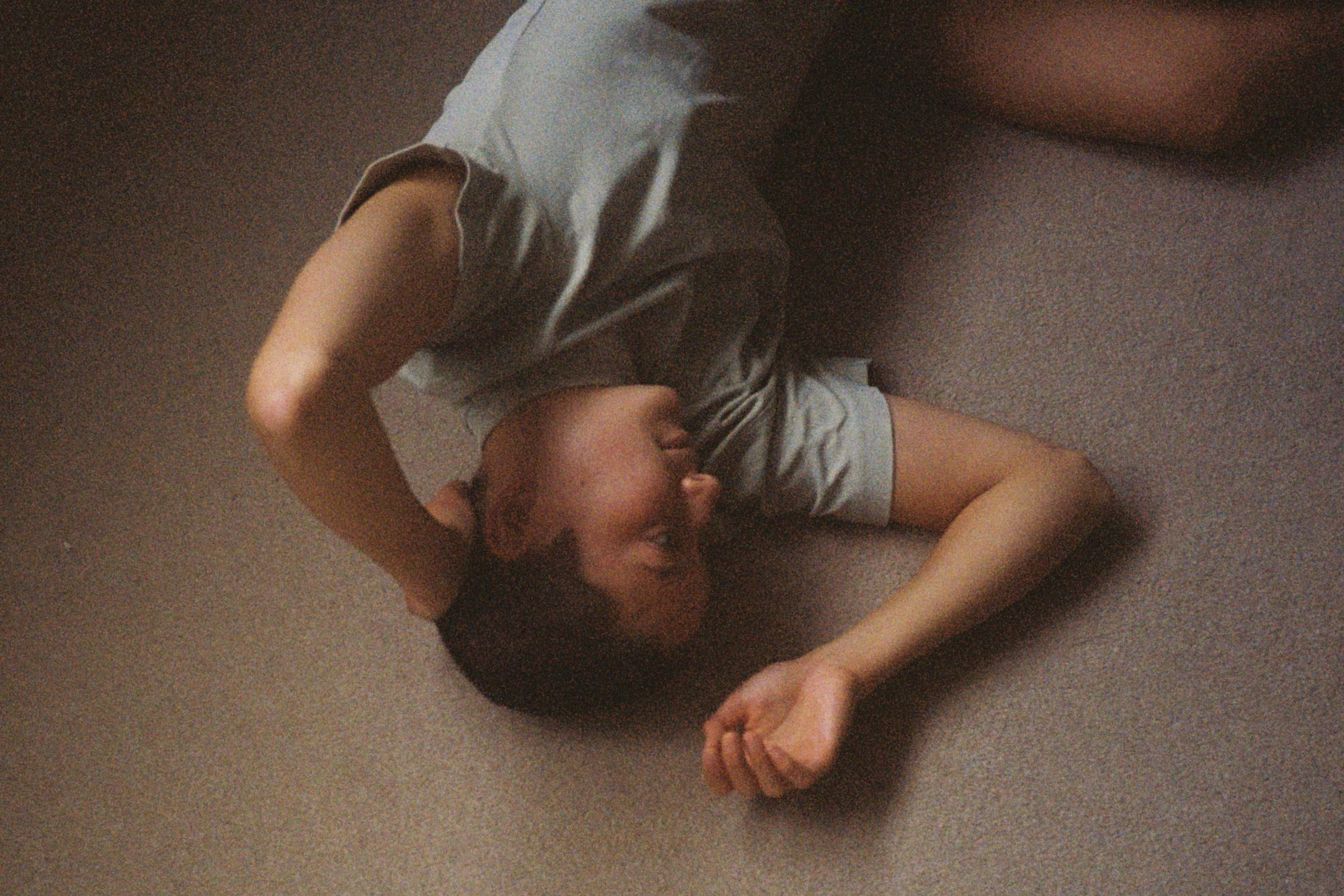 Pressebild von Midori Jaeger, deren Song „Dark Green“ heute unser Track des Tages ist.