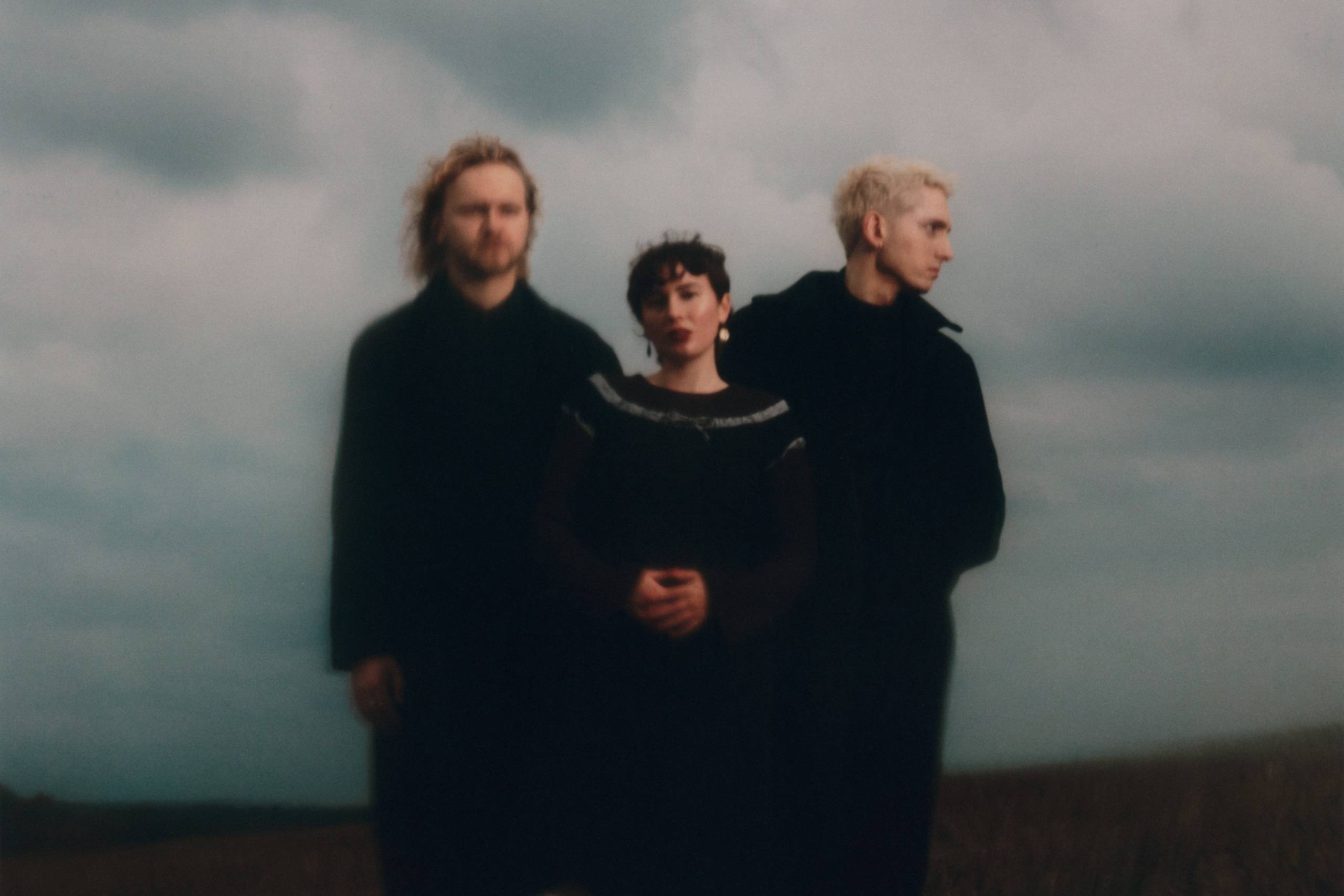 Pressebild von Deary, deren Song „Seabird“ heute unser Track des Tages ist.