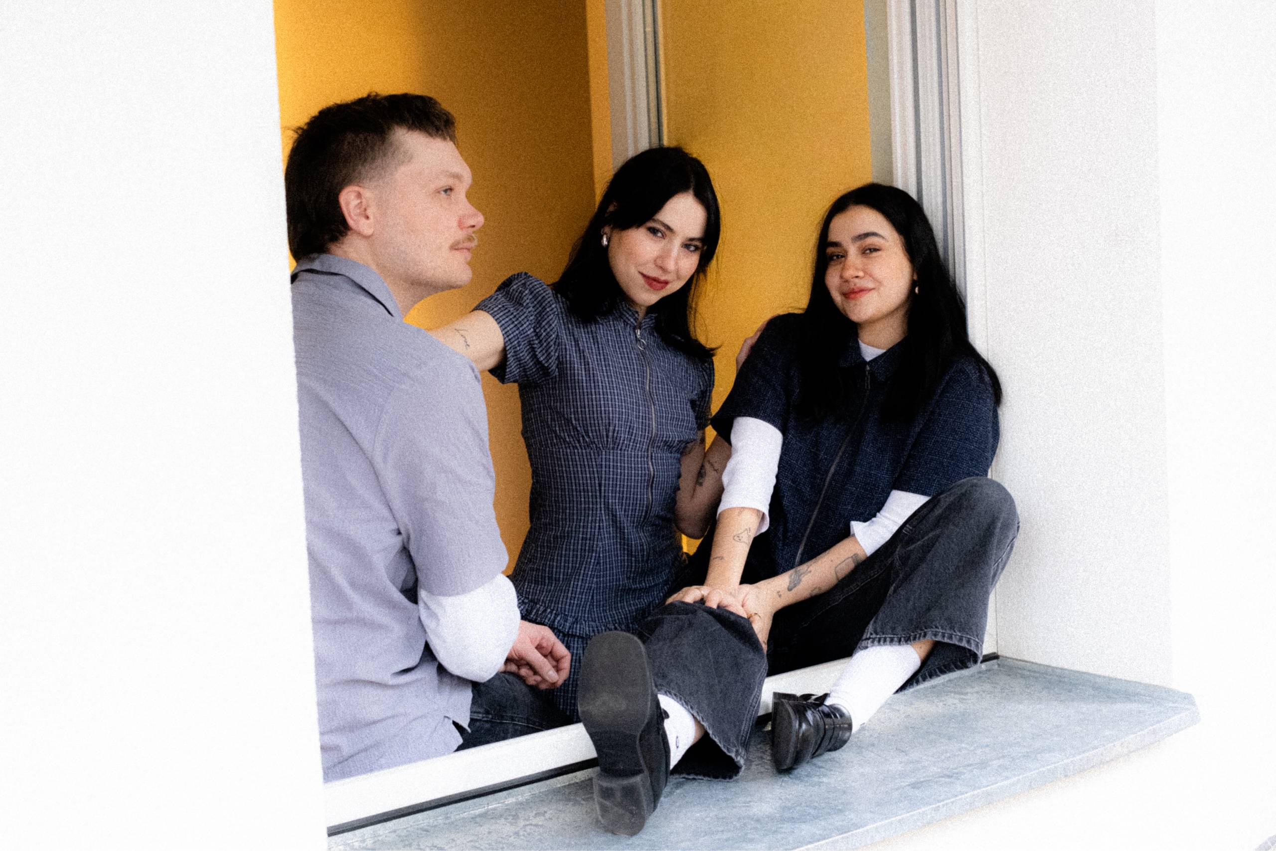 Pressebild von Delicate Strangers, deren Song „Time Shows“ heute unser Track des Tages ist.