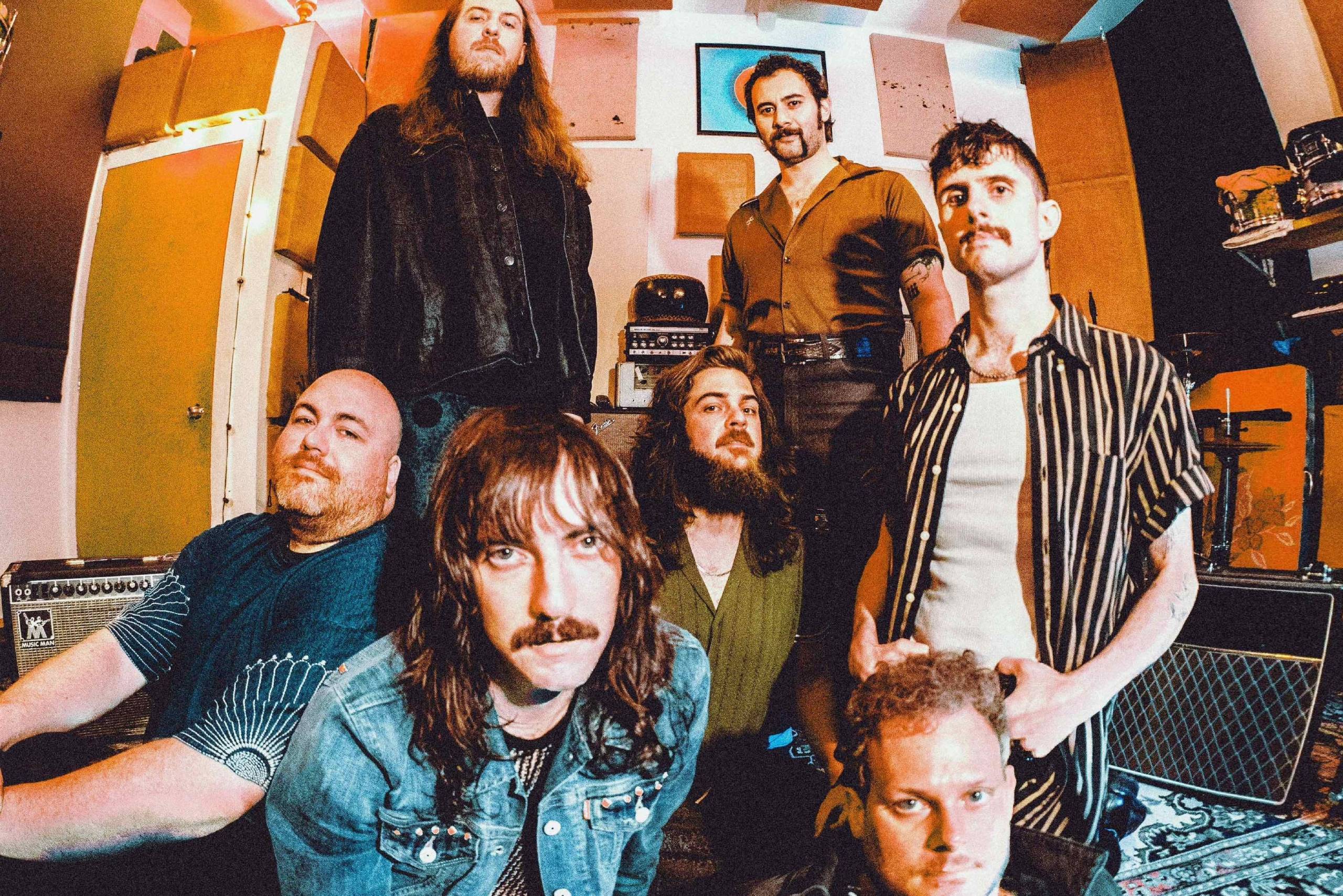 Pressebild von Evolfo, deren Song „Restless Seed“ heute unser Track des Tages ist.