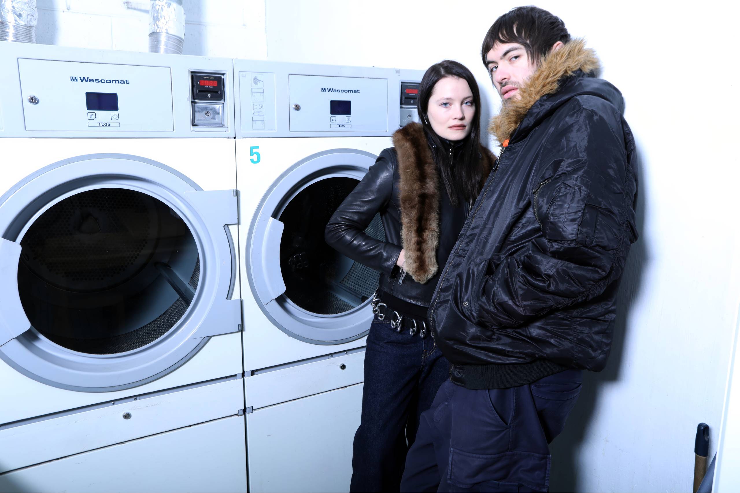 Venga-Punk: „If You Wanna Party, Come Over To My House“ von Fcukers