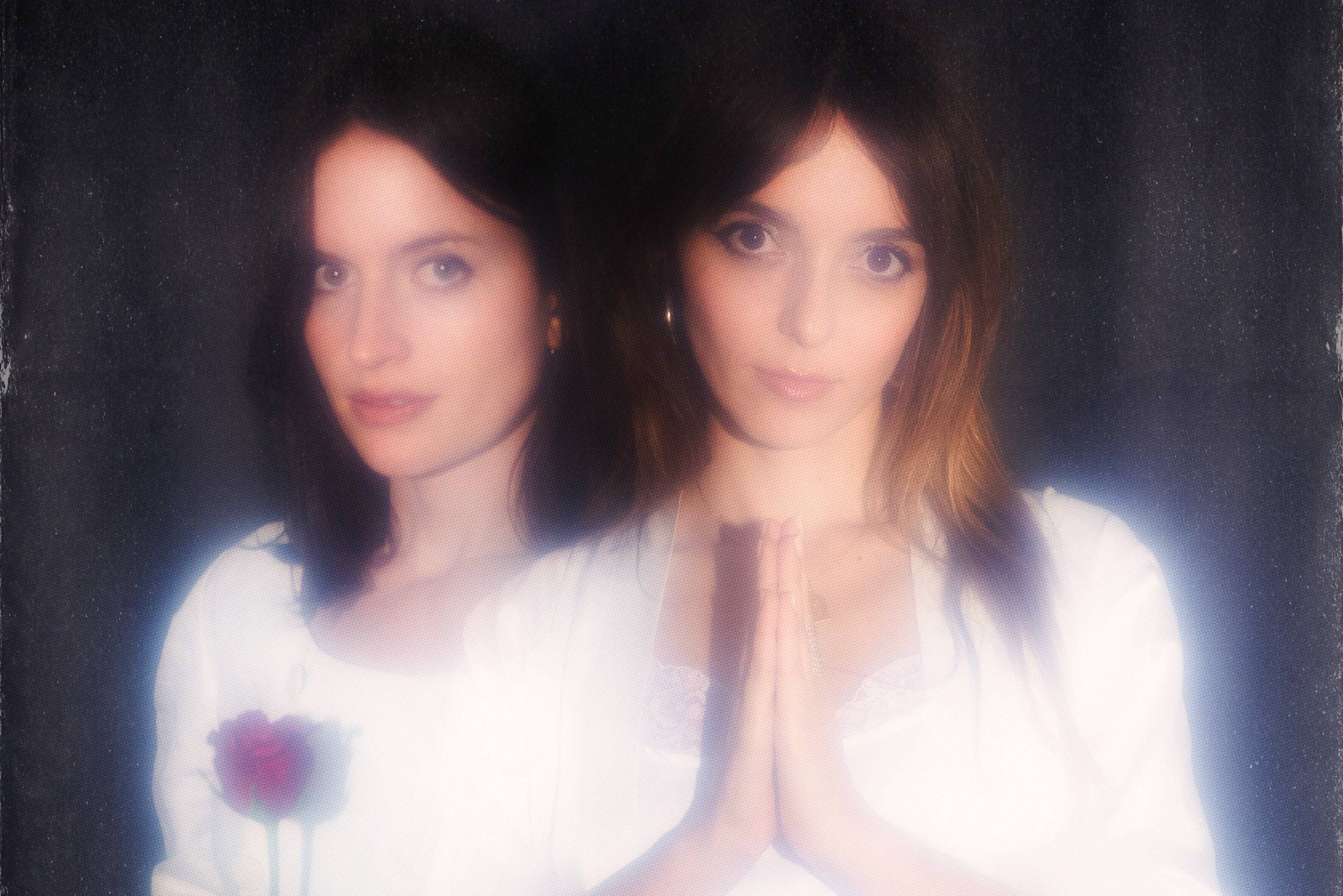 Pressebild von Gigi Girls, deren Song „Dancing With You“ heute unser Track des Tages ist.