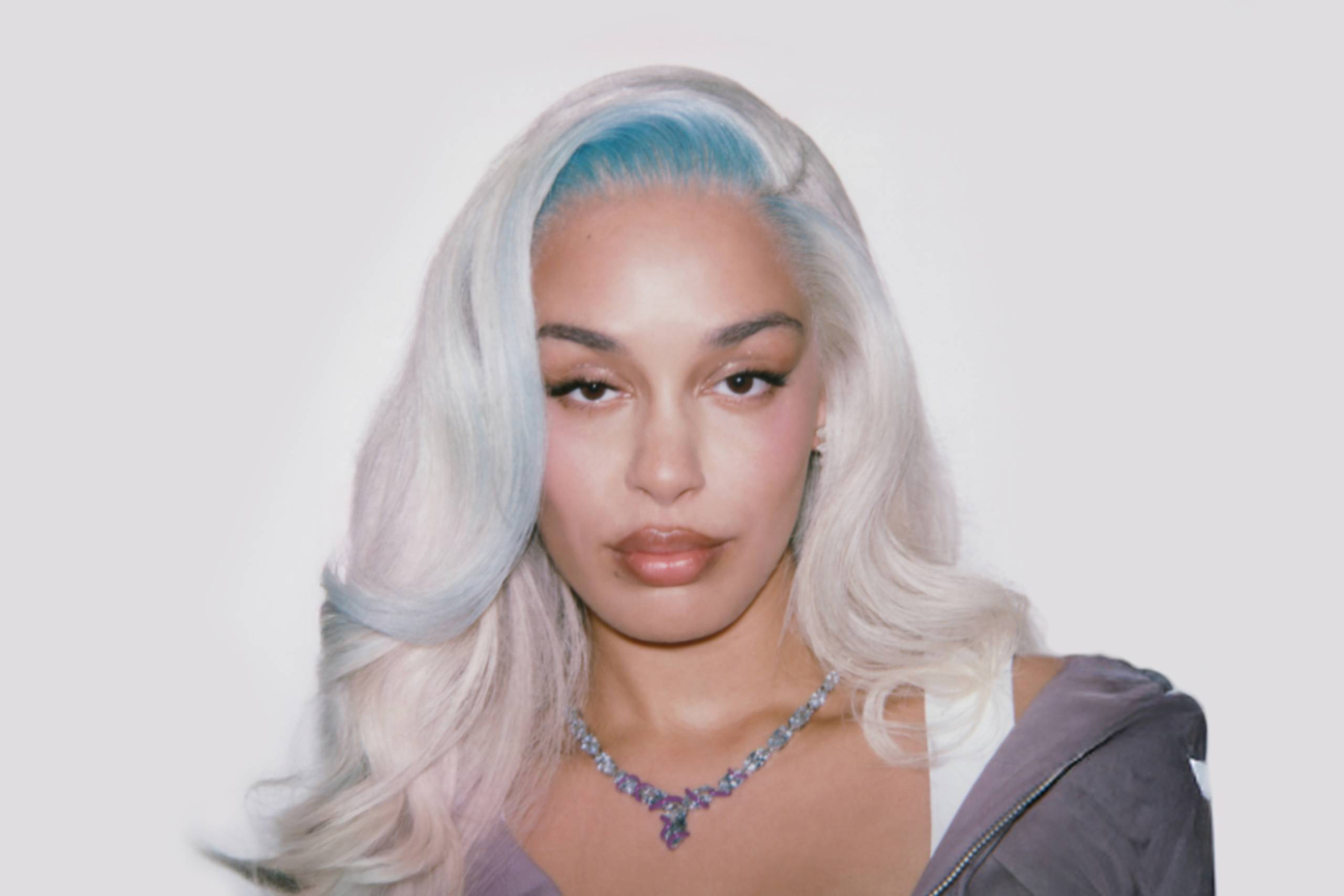 Pressebild von Jorja Smith, deren Song „Price Of It All“ heute unser Track des Tages ist.