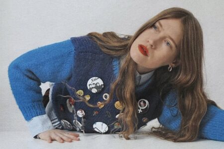 Maschinenbiene: „Honey Factory“ von Tomorrow Woman