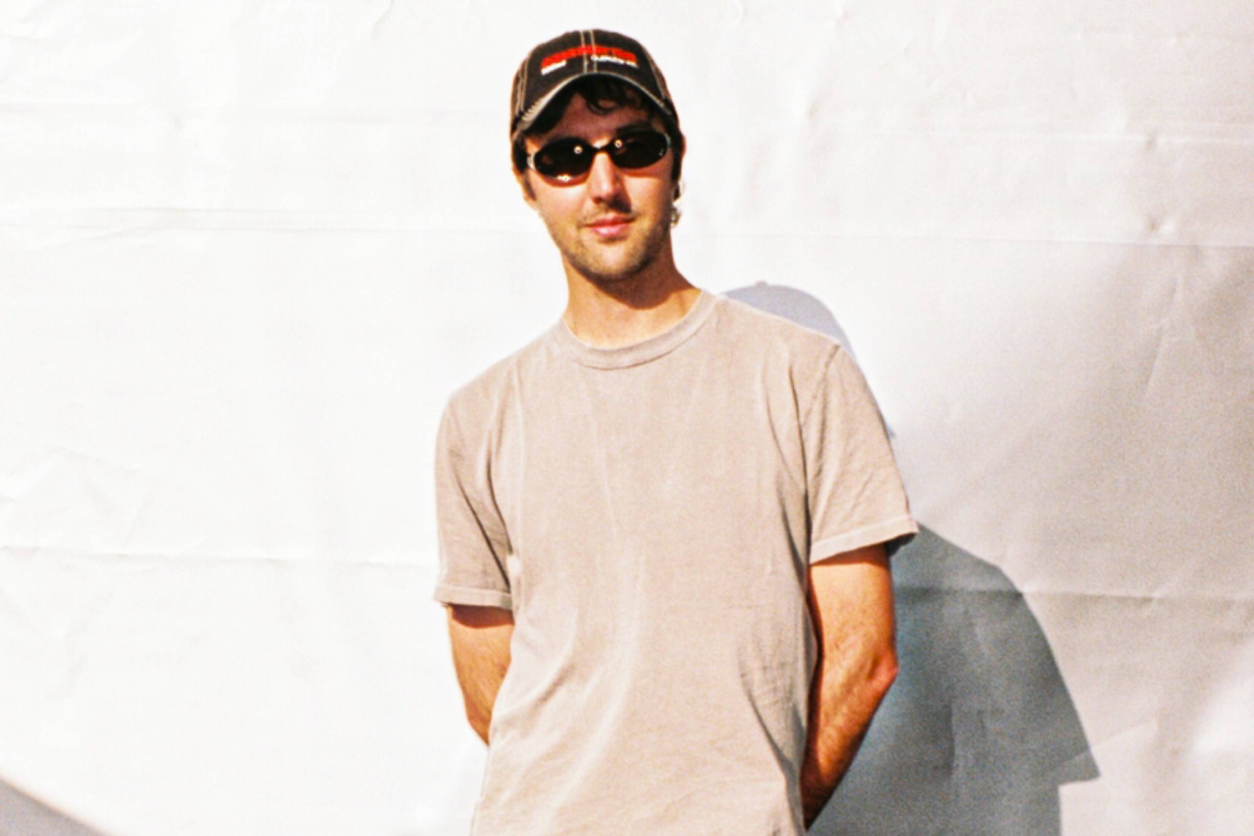 Pressebild von Tornado Wallace, dessen Song „Asahi Ga Yondeiru“ heute unser Track des Tages ist.