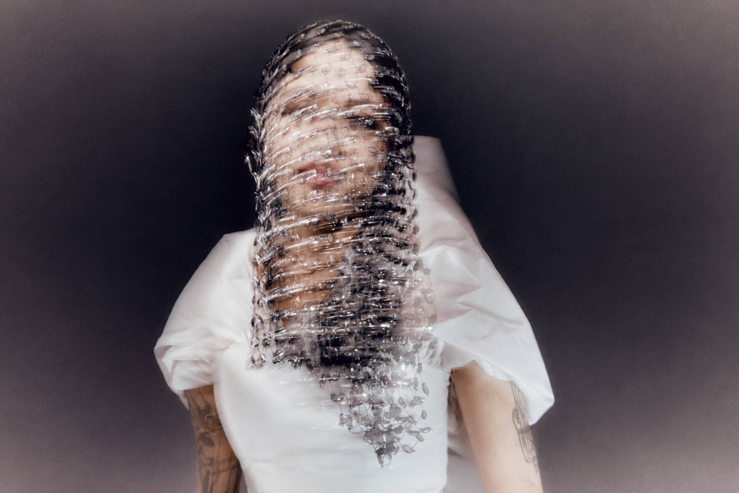 Pressebild von Delilah Holliday, deren Song „Formless“ heute unser Track des Tages ist.